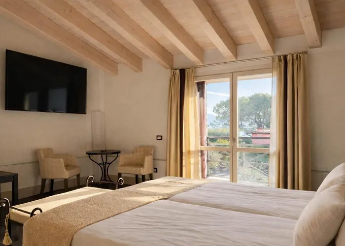 Boutique Bogliaco 4* Гарньяно